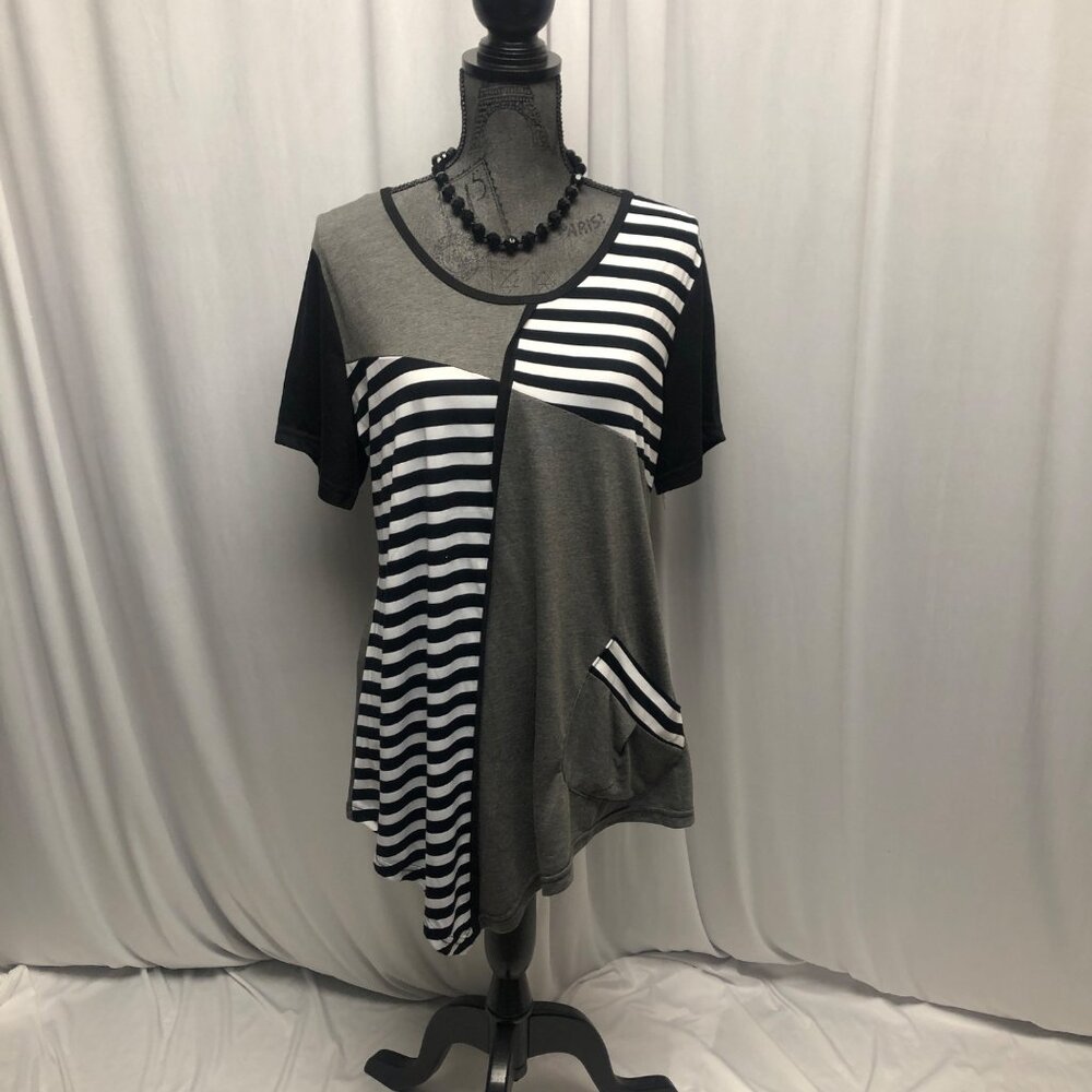 Creation Striped Asymmetrical Tunic Womens Size XL Grey Black Short Sleeve NEW